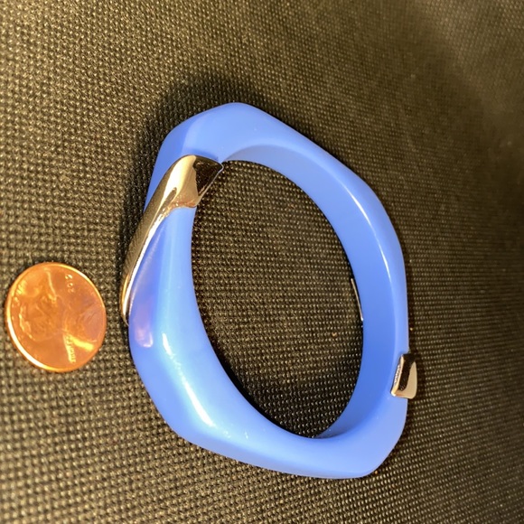 MONET BLUE PLASTIC BANGLE BRACELET VINTAGE - Picture 4 of 8